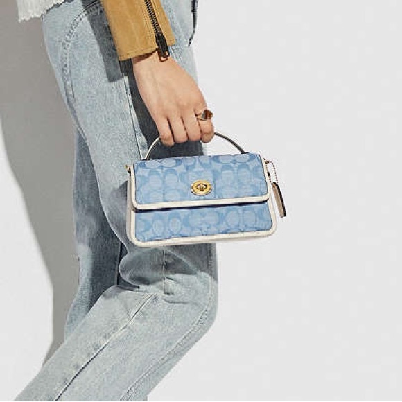 Coach Turnlock Clutch 20 In Signature Chambray With Quilting